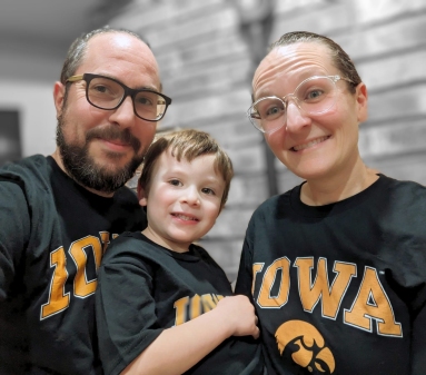 Dr. Pere Miro and Dr. Bess Vlaisavljevich photographed in University of Iowa gear.