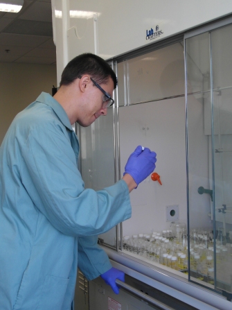 Student conducting graduate work in actinide chemistry